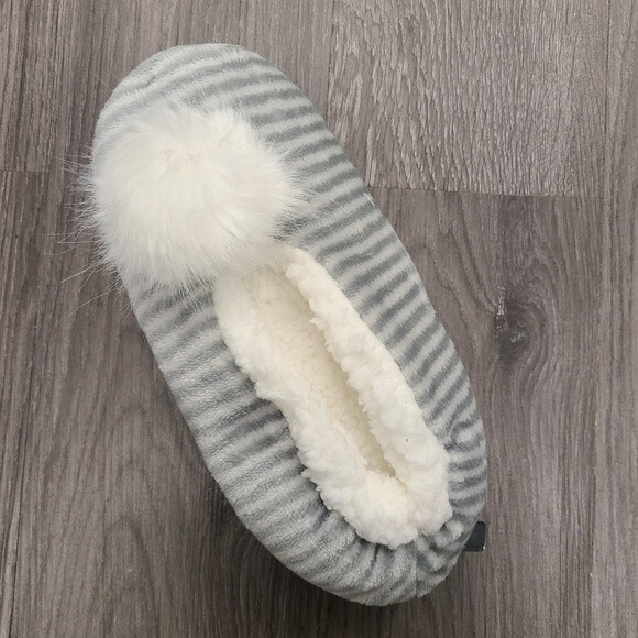 NWT Fuzzy Comfy Babba Grey White House Slipper Socks Sz 5.5-7.5 Womens - Picture 3 of 4